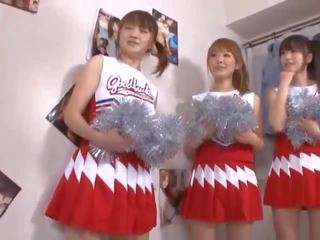 Tiga besar tetek jepang cheerleaders berbagi kontol