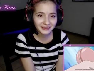 18yo youtuber mendapat bertukar pada memerhatikan hentai semasa yang aliran dan melancap - emma fiore